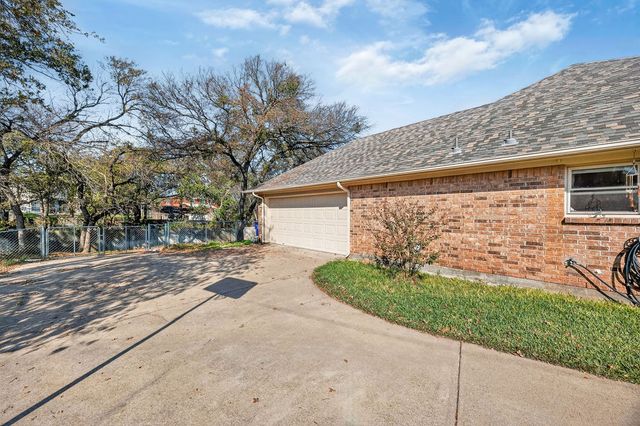 601 Hilltop Court, Kennedale, TX 76060