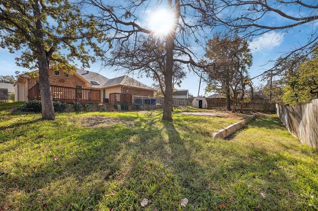 601 Hilltop Court, Kennedale, TX 76060