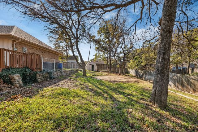 601 Hilltop Court, Kennedale, TX 76060