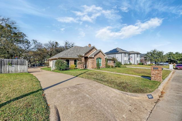 601 Hilltop Court, Kennedale, TX 76060