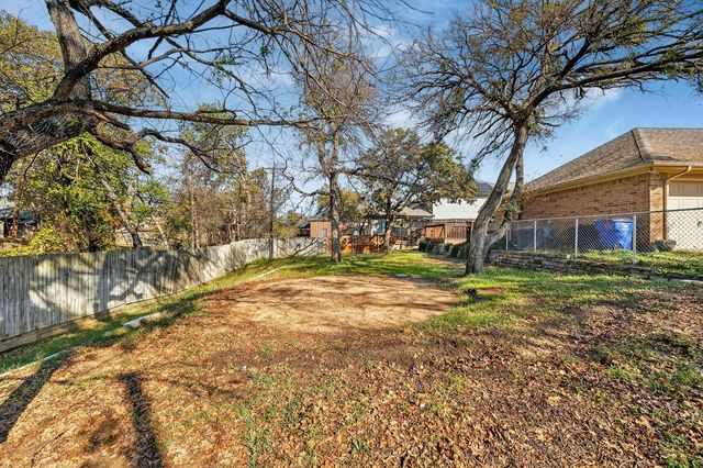 601 Hilltop Court, Kennedale, TX 76060