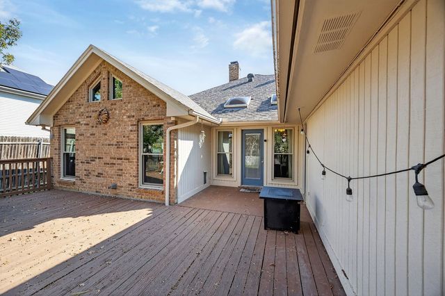 601 Hilltop Court, Kennedale, TX 76060