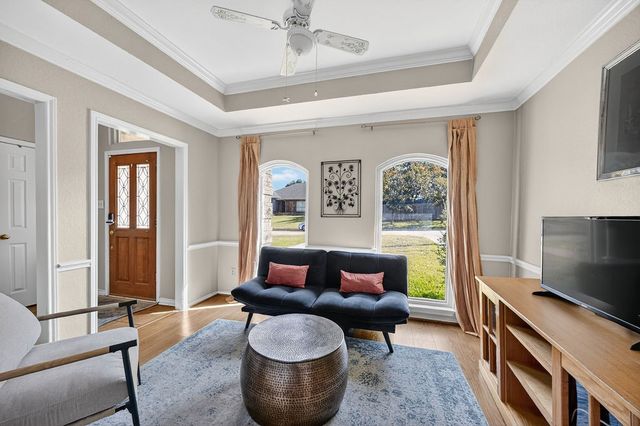 601 Hilltop Court, Kennedale, TX 76060