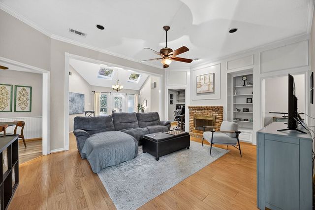 601 Hilltop Court, Kennedale, TX 76060