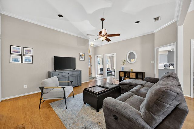 601 Hilltop Court, Kennedale, TX 76060