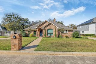 601 Hilltop Court, Kennedale, TX 76060