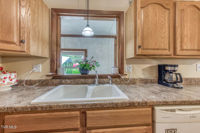 220 Hillsboro Drive, Bristol, TN 37620