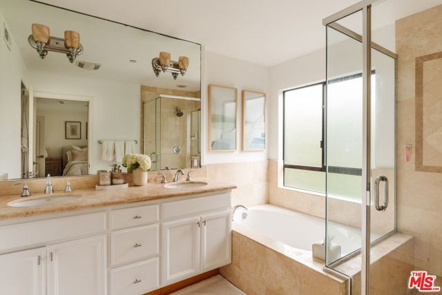 14322 Dickens Street 4, Sherman Oaks, CA 91423