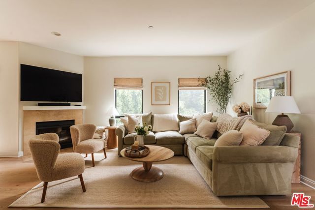 14322 Dickens Street 4, Sherman Oaks, CA 91423