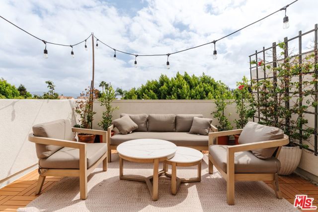 14322 Dickens Street 4, Sherman Oaks, CA 91423