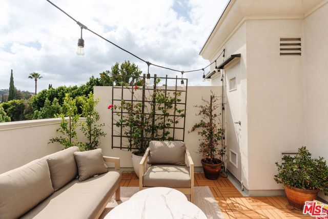14322 Dickens Street 4, Sherman Oaks, CA 91423