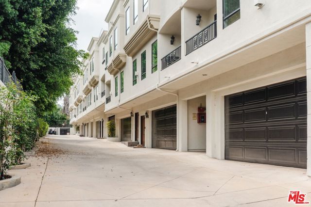 14322 Dickens Street 4, Sherman Oaks, CA 91423