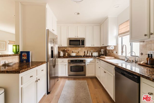 14322 Dickens Street 4, Sherman Oaks, CA 91423