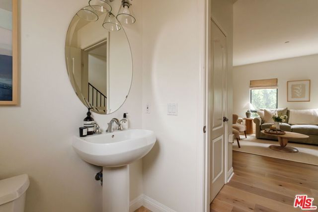 14322 Dickens Street 4, Sherman Oaks, CA 91423