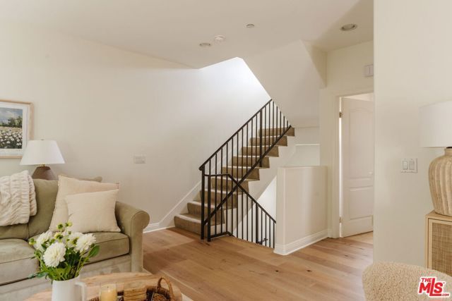 14322 Dickens Street 4, Sherman Oaks, CA 91423