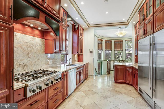 2303 BANCROFT PL NW, Washington, DC 20008