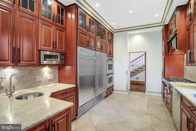 2303 BANCROFT PL NW, Washington, DC 20008