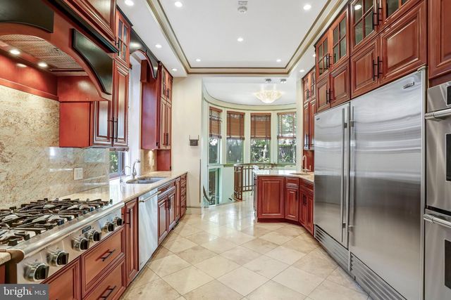 2303 BANCROFT PL NW, Washington, DC 20008
