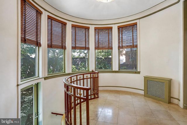 2303 BANCROFT PL NW, Washington, DC 20008