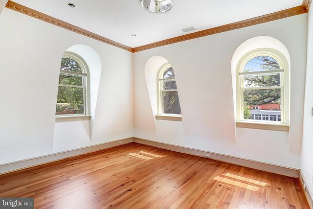 2303 BANCROFT PL NW, Washington, DC 20008