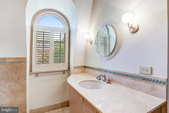 2303 BANCROFT PL NW, Washington, DC 20008