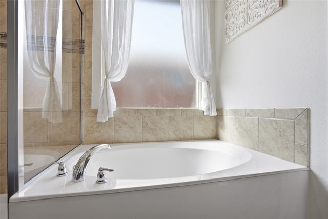 1502 Livermore Lane, Cleburne, TX 76033