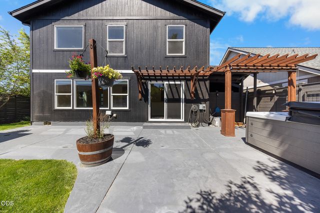 654 NE Providence Drive, Bend, OR 97701