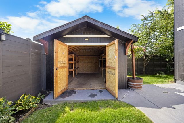 654 NE Providence Drive, Bend, OR 97701