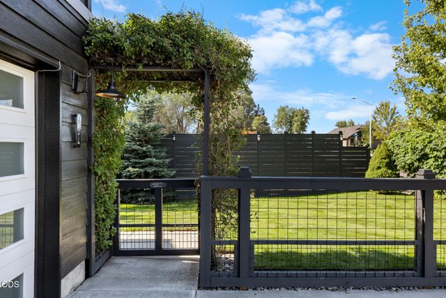 654 NE Providence Drive, Bend, OR 97701