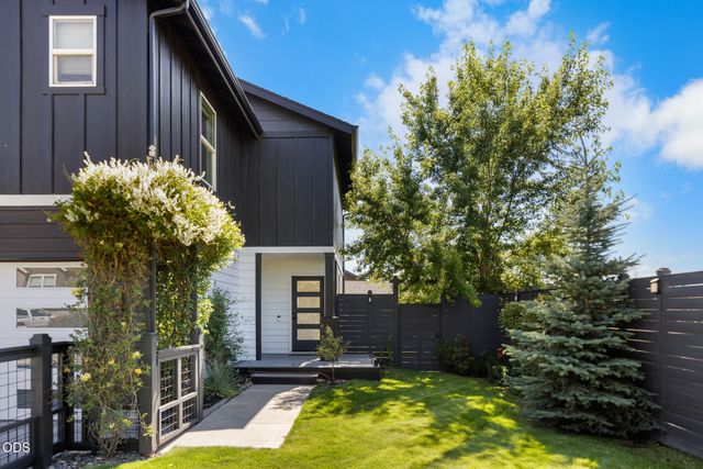 654 NE Providence Drive, Bend, OR 97701