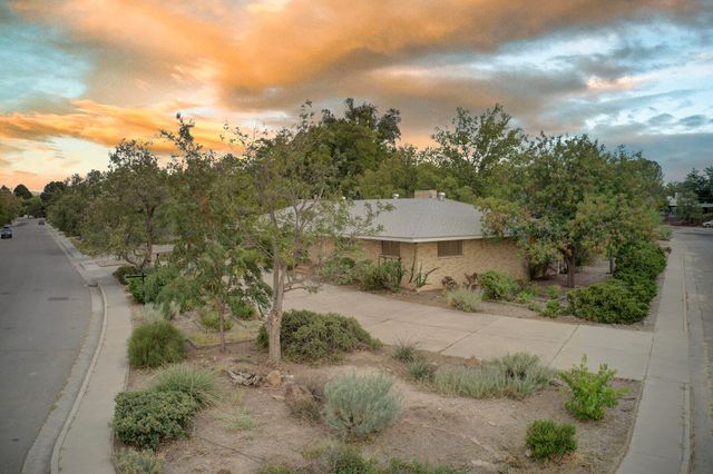 3804 La Hacienda Drive NE, Albuquerque, NM 87110