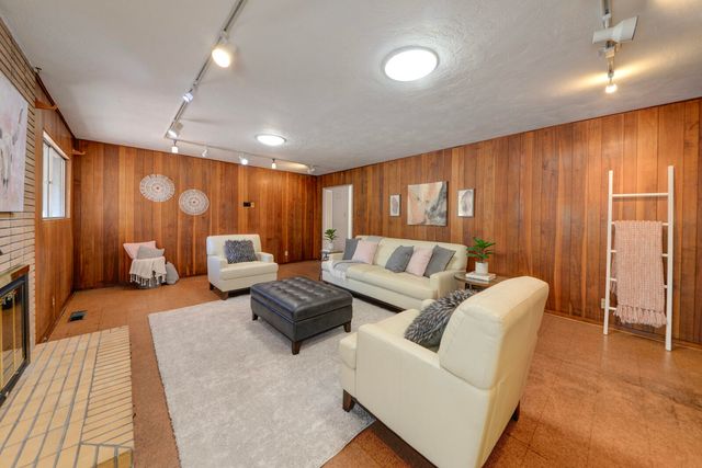 3804 La Hacienda Drive NE, Albuquerque, NM 87110