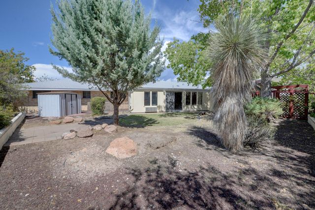 3804 La Hacienda Drive NE, Albuquerque, NM 87110