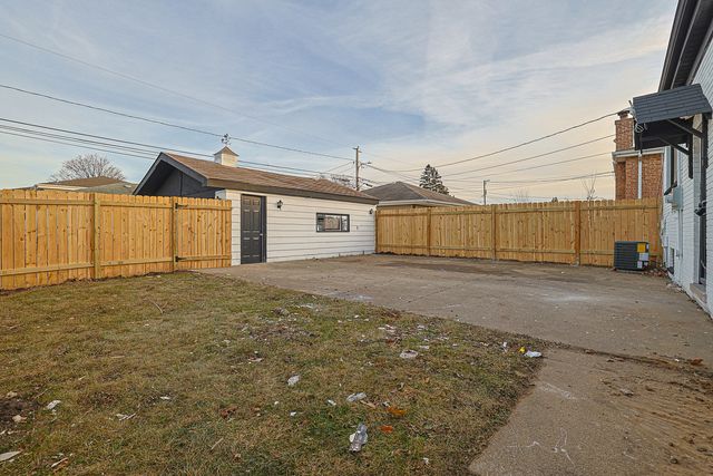371 Bensley Avenue, Calumet City, IL 60409