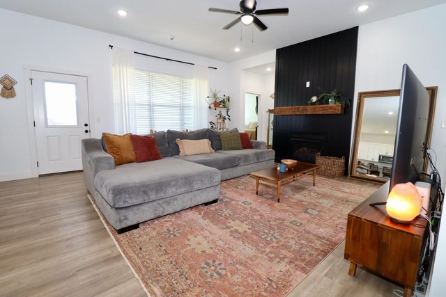 1312 S Birch Avenue, Springfield, MO 65802