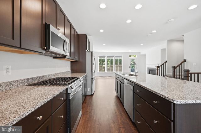 5179 RIDGEVIEW RETREAT DR, Chantilly, VA 20151