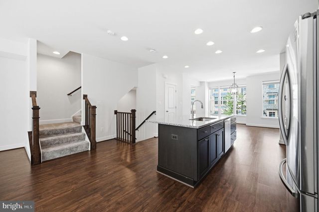 5179 RIDGEVIEW RETREAT DR, Chantilly, VA 20151