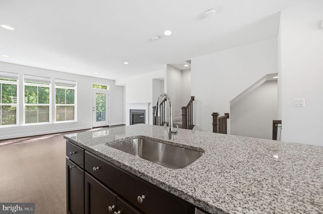 5179 RIDGEVIEW RETREAT DR, Chantilly, VA 20151