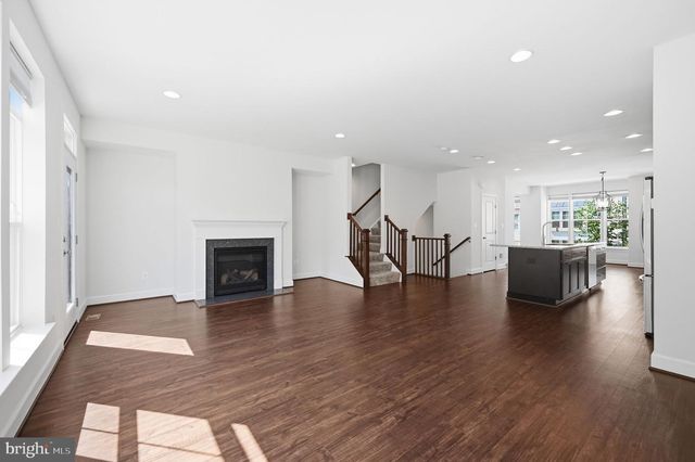 5179 RIDGEVIEW RETREAT DR, Chantilly, VA 20151