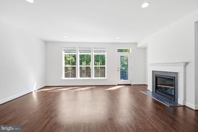 5179 RIDGEVIEW RETREAT DR, Chantilly, VA 20151