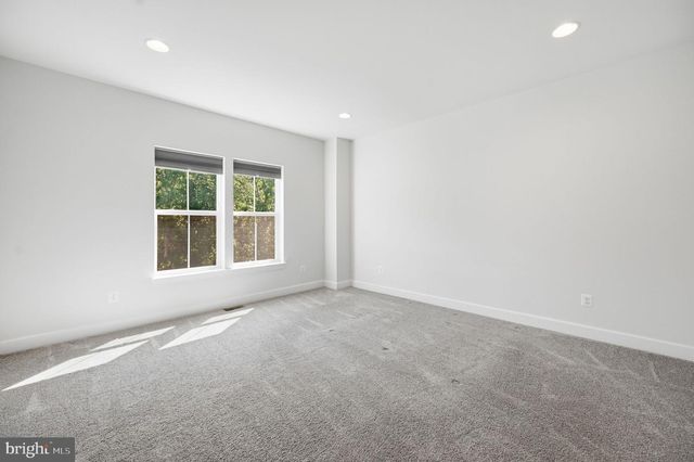 5179 RIDGEVIEW RETREAT DR, Chantilly, VA 20151