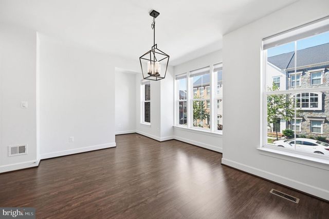 5179 RIDGEVIEW RETREAT DR, Chantilly, VA 20151