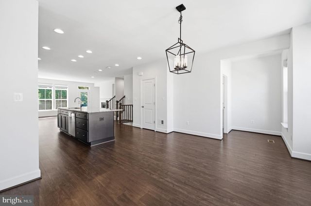 5179 RIDGEVIEW RETREAT DR, Chantilly, VA 20151