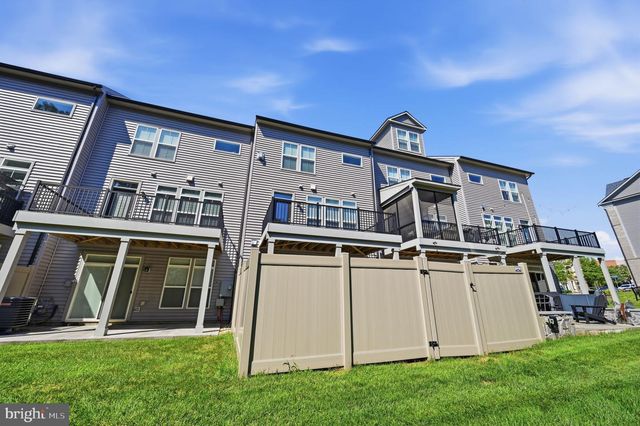 5179 RIDGEVIEW RETREAT DR, Chantilly, VA 20151