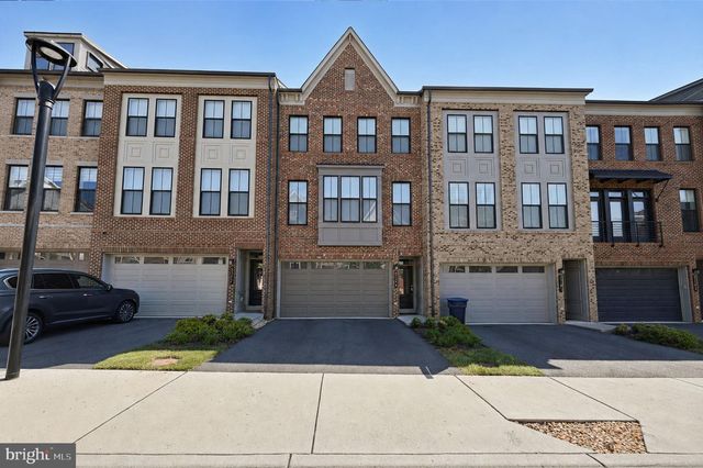 5179 RIDGEVIEW RETREAT DR, Chantilly, VA 20151