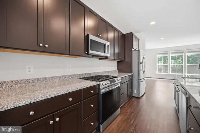5179 RIDGEVIEW RETREAT DR, Chantilly, VA 20151