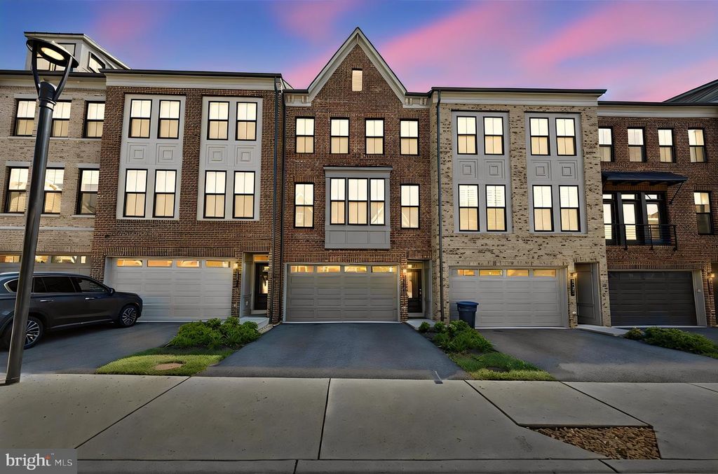 5179 RIDGEVIEW RETREAT DR, Chantilly, VA 20151