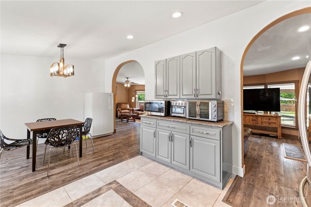 8324 Golden Valley Blvd, Maple Falls, WA 98266