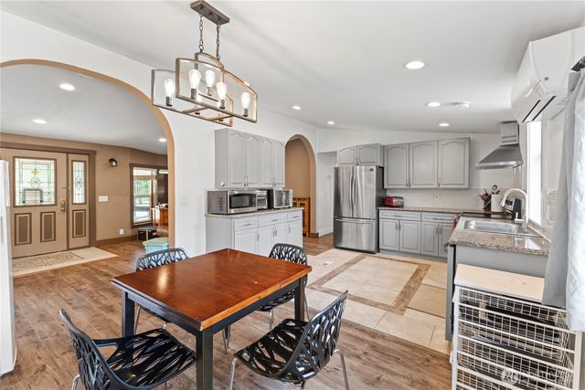 8324 Golden Valley Blvd, Maple Falls, WA 98266