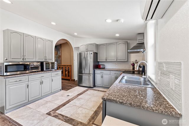 8324 Golden Valley Blvd, Maple Falls, WA 98266